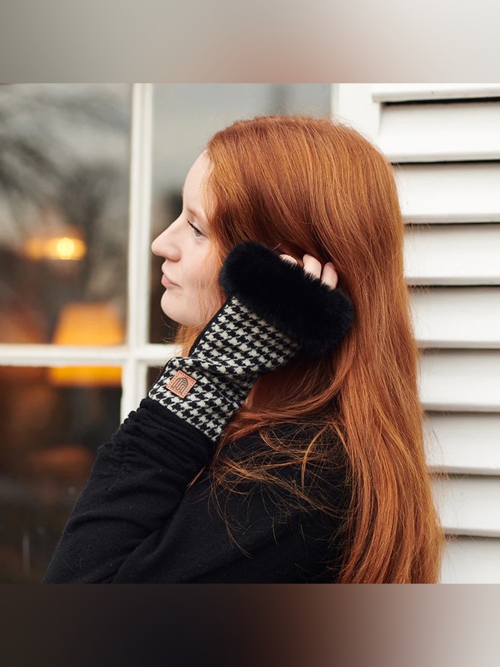 Islander Fingerless Gloves Lambs Wool and Faux Fur (Scotland) - Picture 3 of 13